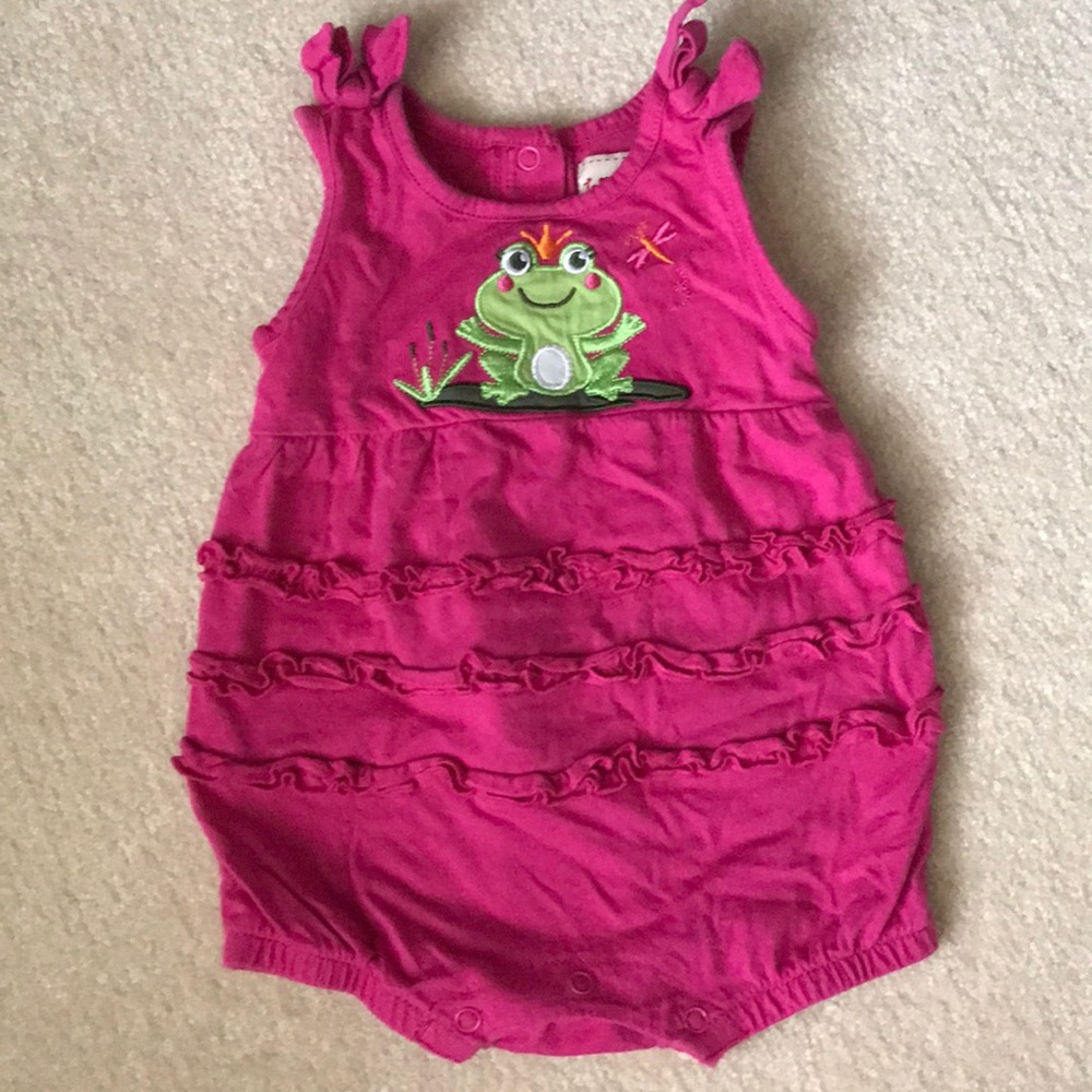 🛍 Ruffled frog romper